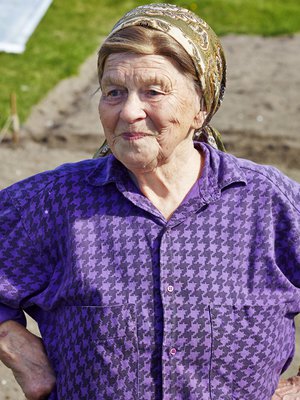 "Olen syönyt aina terveellisesti. Minulla on oma pottumaa ja marjat poimin tunturista. Viihdyn ulkona pihatöissä."