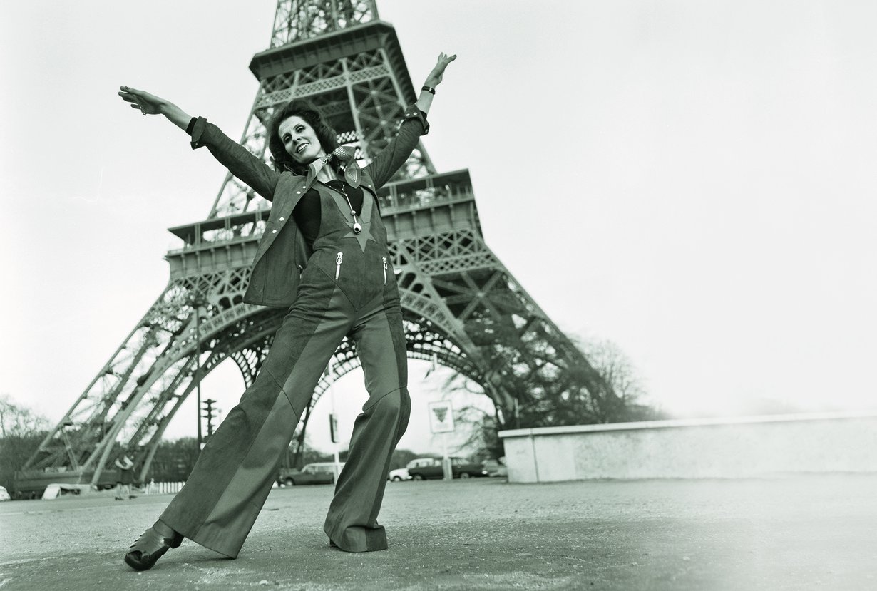 Aira Samuli poseerasi Pariisissa 1973.