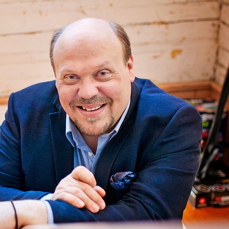 – Toivon, että voisin kirjoittaa pidempiä jaksoja ulkomailla. Suomen talvet ovat alkaneet käydä aika raskaiksi, Hannu-Pekka Björkman miettii.