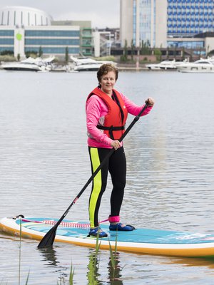 Sup-lauta antaa Tarja Reposelle sekä henkistä että fyysistä tasapainoa.