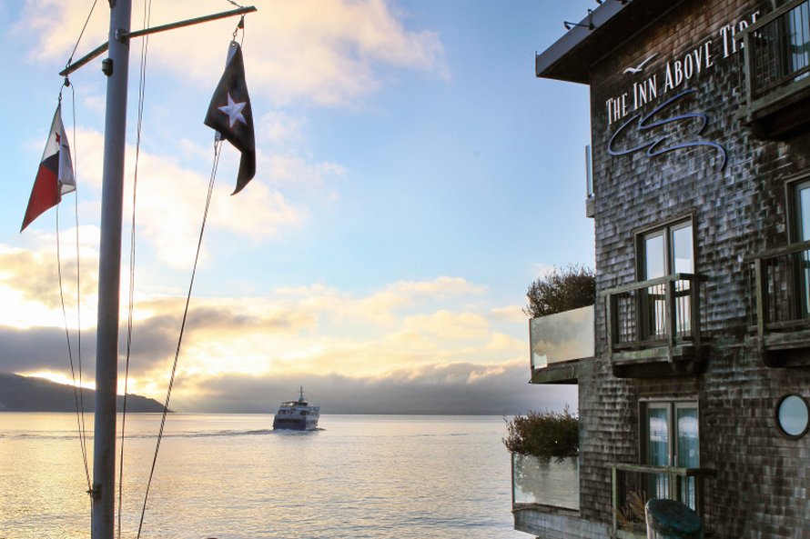 Inn Above Tiden terassilta n&auml;kee kirkkaalla s&auml;&auml;ll&auml; San Franciscoon.