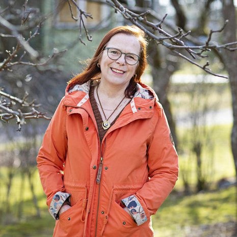 Kaisa Launonen ja hänen kuusi sisarustaan neuvottelevat yhdessä kesämökin käytöstä ja kuluista. "Jakamaton pesä ja yhteisessä käytössä oleva mökki sopivat meille."