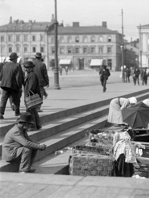 Myyji&auml; Kolera-altaalla Kauppatorin rannassa.