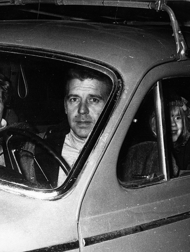 Moni Ruotsiin muuttanut suomalainen sai töitä Göteborgin telakoilta. Kuvassa satamatyöläinen P. Utriainen perheineen vuonna 1967. 