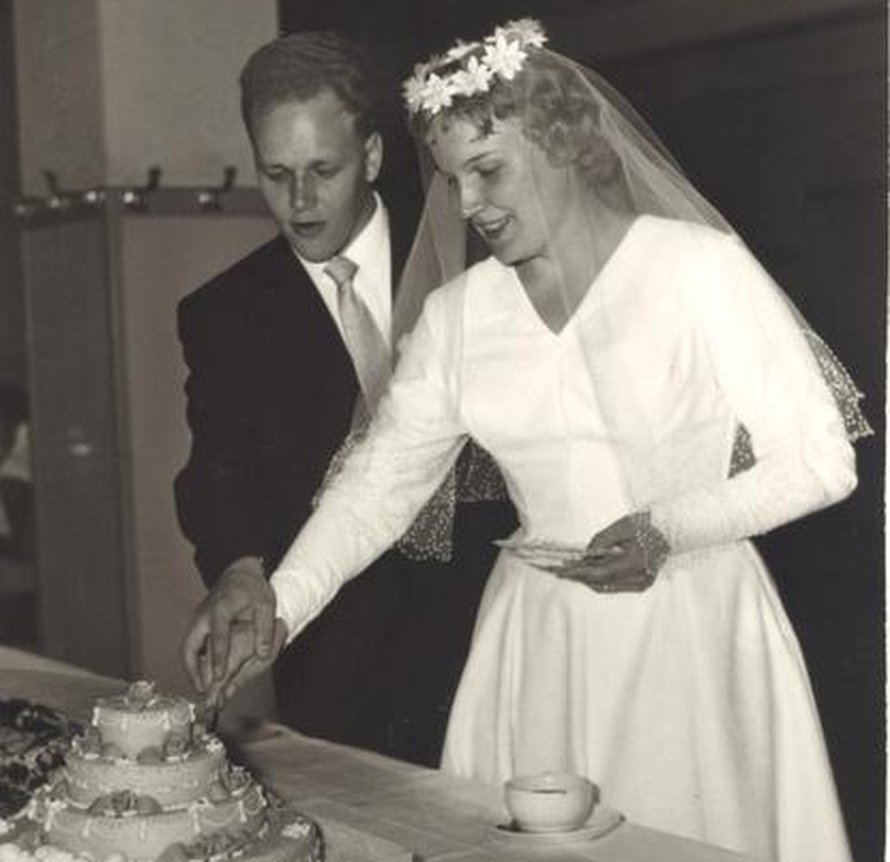 Helteisenä elokuun sunnuntaina 57 vuotta sitten Veikko ja Anneli aloittelivat yhteistä taivalta.
