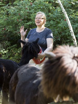 Katriina Mähönen on haaveillut maalla elämisestä enemmän kuin ydinperheestä. 