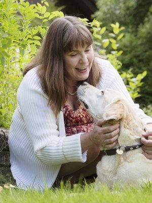 Opaskoira Sepi vie Kaisan tuttuihin paikkoihin, mutta muihin menoihin hän tarvitsee kyytipalvelua.