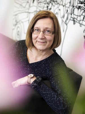 – Pohdi, tarvitsetko lainan todella, Takuusäätiön johtaja Minna Backman neuvoo.