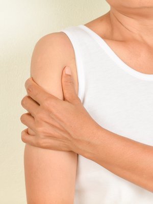 Käsivarren puutuminen voi olla vaaratonta – tai sitten merkki jostain vakavammasta.