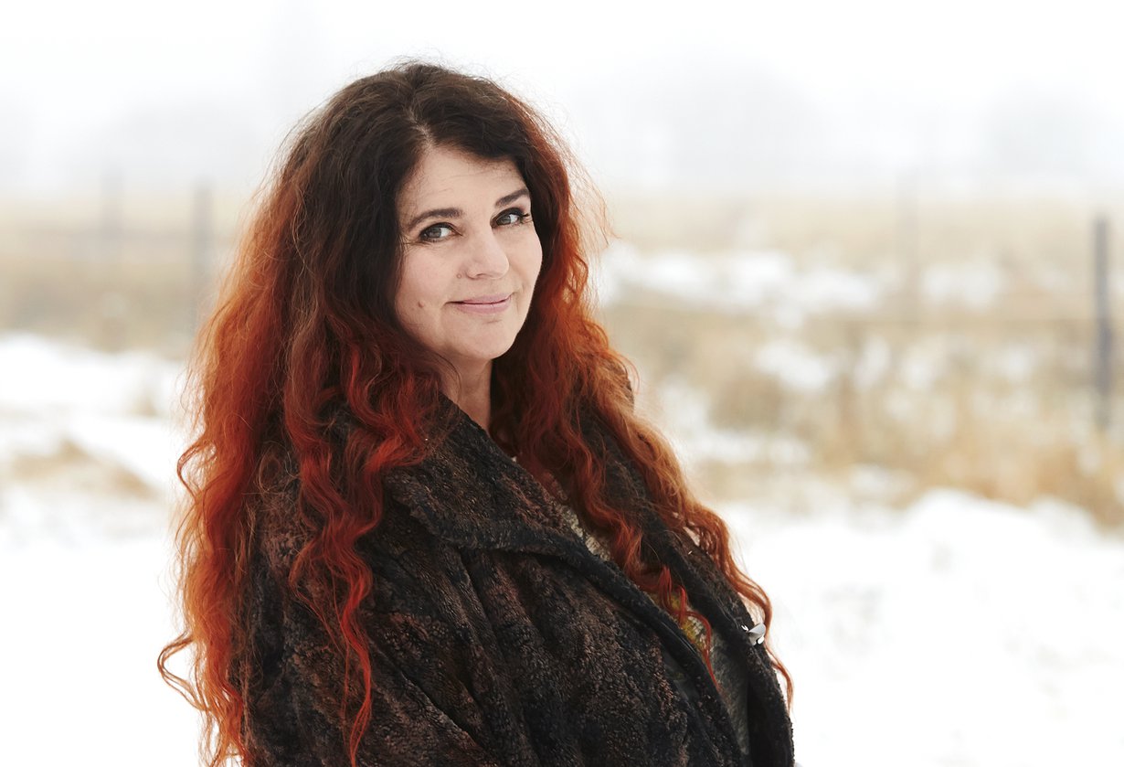 Riitta Väisänen asuu tyttärensä kanssa Orimattilassa. Hänen toinen kotinsa on puolison luona Ylöjärvellä. Riitta sai elämäntyöstään Kultainen Venla -palkinnon vuonna 2015.
