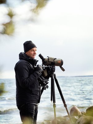 Lintubongarin on seistävä pitkiä aikoja aloillaan. – Välillä verryttelen kävellen, Matias Castrén kertoo.