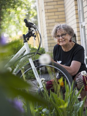 Päivi Suhonen luopui autosta ja alkoi pyöräillä. Kunto kasvaa ja rahaa säästyy.