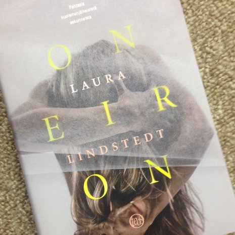 Voittajateoksen kannen kuvasi Aki-Pekka Sinikoski ja ulkoasun suunnitteli Jussi Karjalainen.