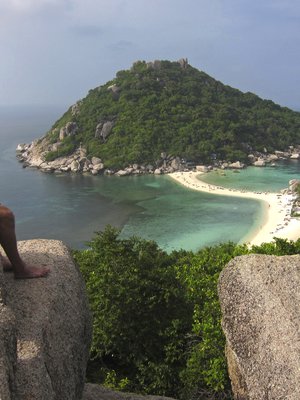 Nang Yuanin kolmen saaren kokonaisuus on elämys: valkoista hiekkaa, kirkasta vettä, värikkäitä kaloja ja pyöreitä kivenjärkäleitä.