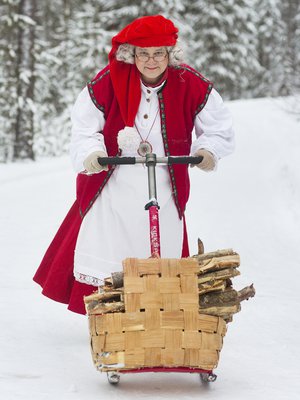 Muorin työasu on lämmin ja käytännöllinen. Liivin taskuihin mahtuu paljon tavaraa. 