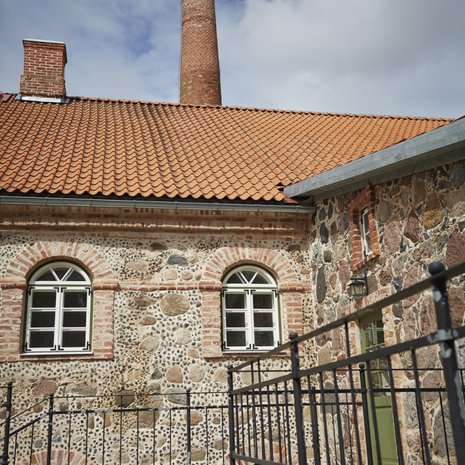 Olustveren kartani 20 km p&auml;&auml;ss&auml; Viljandista on er&auml;s parhaiten s&auml;ilyneit&auml; kartanokokonaisuuksia Virossa.