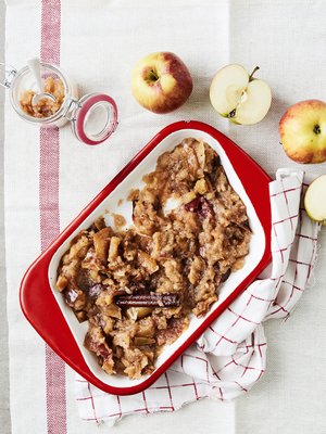 Omenoissa on terveellisiä flavonoideja, runsaasti C-, B- ja E-vitamiineja sekä LDL-kolesterolia alentavaa kuitua, joka hellii vatsaa ja pitää kylläisenä pitkään.