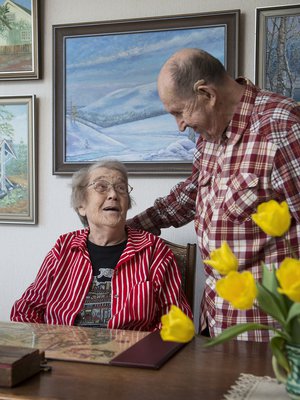 Tanskasten kodin taulut ovat Einon maalaamia.