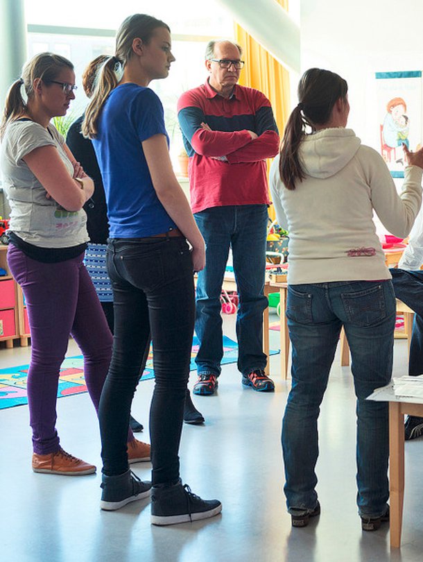 Matkalle l&auml;htij&auml;t saivat pikaopastuksen optiikan saloista.