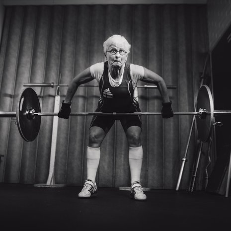 Tertun tempauksen ja työnnön yhteisennätys on 73 kiloa, joka on 20 kiloa enemmän kuin hänen painonsa. Tempauksessa tanko nostetaan maasta ylös suorille käsille ilman pysähdyksiä. Työnnössä tanko nostetaan ensin rinnalle ja sitten ylös suorille käsille.