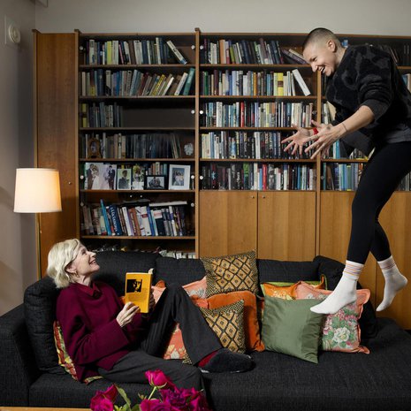 Kun Elina Gustafsson tulee Ulla-Maija  Paavilaiselle kylään, hän on kuin kotonaan.  – Se, että Elina on minua huomattavasti nuorempi, antaa minullekin valtavasti elämän iloa ja voimaa, Ulla-Maija sanoo.