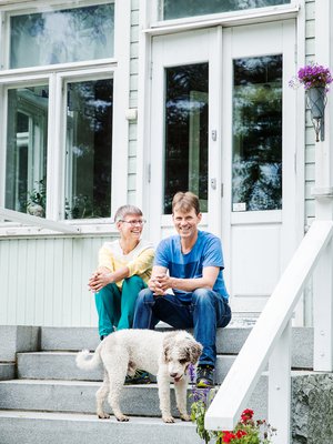 Leinikit huristavat puolessa tunnissa järven rannalta Helsinkiin ja töihin. ”Tässä yhdistyvät koti ja kesämökki.”