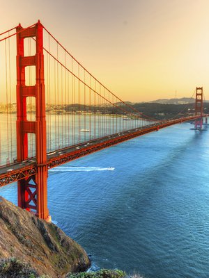 San Franciscossa kannattaa vuokrata pyörä ja fillaroida vuonna 1937 valmistuneen Golden Gaten yli Battery Spencerin näköalapaikalle ihailemaan siltaa ja kaupungin siluettia. 