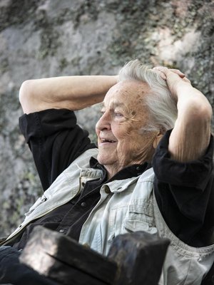 – Ikääntymistä on turha pelätä, ei pelko sitä hidasta. Minä en pelkää, Eero Aarnio, 91, sanoo.