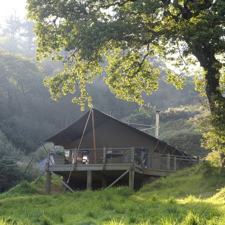 Longlandsissa majoitutaan luksusteltassa.