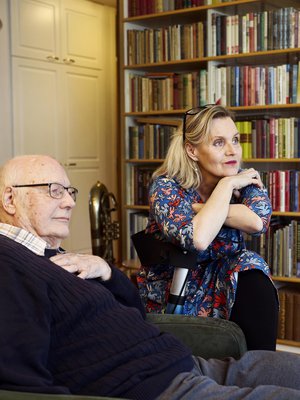 ”Olen aina ollut isän tyttö”, Eve Hietamies sanoo.”Olet aina ollut isän tyttö”, Heikki Hietamies vastaa.