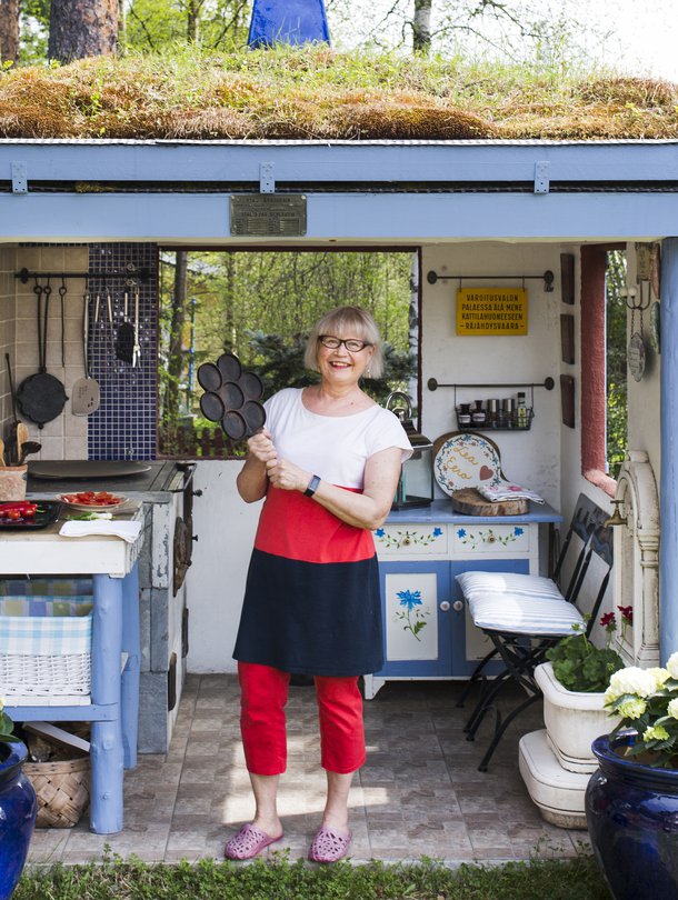 Lea Peltolan keittiössä paistetaan usein lettuja. "Tämän pannun löysin purkutalosta teini-ikäisenä", Lea kertoo.