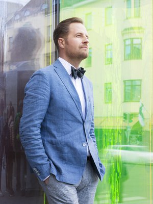 Vuoden 2013 tangokuningas Kyösti Mäkimattila keikkailee ahkerasti Varjokuva-yhtyeensä kanssa.