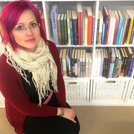 Sukupolven vaihdoksen myötä Hanna Lyttinen pyörittää Uudessakaupungissa paitsi Biblia-kirjakauppaa, niin myös verkkokirjakauppaa.