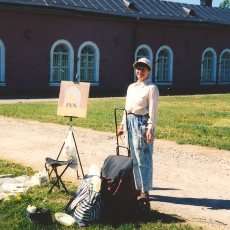 Ritva Ruohtula kävi ennen sairastumistaan innokkaasti maalauskursseilla esimerkiksi Suomenlinnassa.