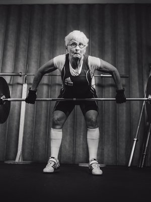 Tertun tempauksen ja työnnön yhteisennätys on 73 kiloa, joka on 20 kiloa enemmän kuin hänen painonsa. Tempauksessa tanko nostetaan maasta ylös suorille käsille ilman pysähdyksiä. Työnnössä tanko nostetaan ensin rinnalle ja sitten ylös suorille käsille.