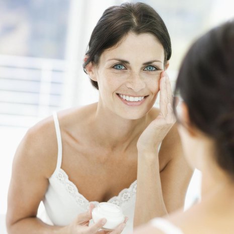 Älä luovu  silmänympärysvoiteesta,  huokeakin voi  olla hyvä.