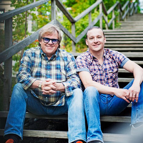 – Kun isä tottui ajatukseen, että minusta tulisi ammattimuusikko, hän on tukenut minua työssä aina, Kalle kiittää.