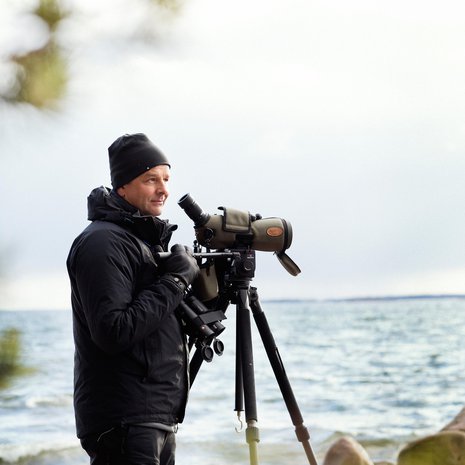 Lintubongarin on seistävä pitkiä aikoja aloillaan. – Välillä verryttelen kävellen, Matias Castrén kertoo.