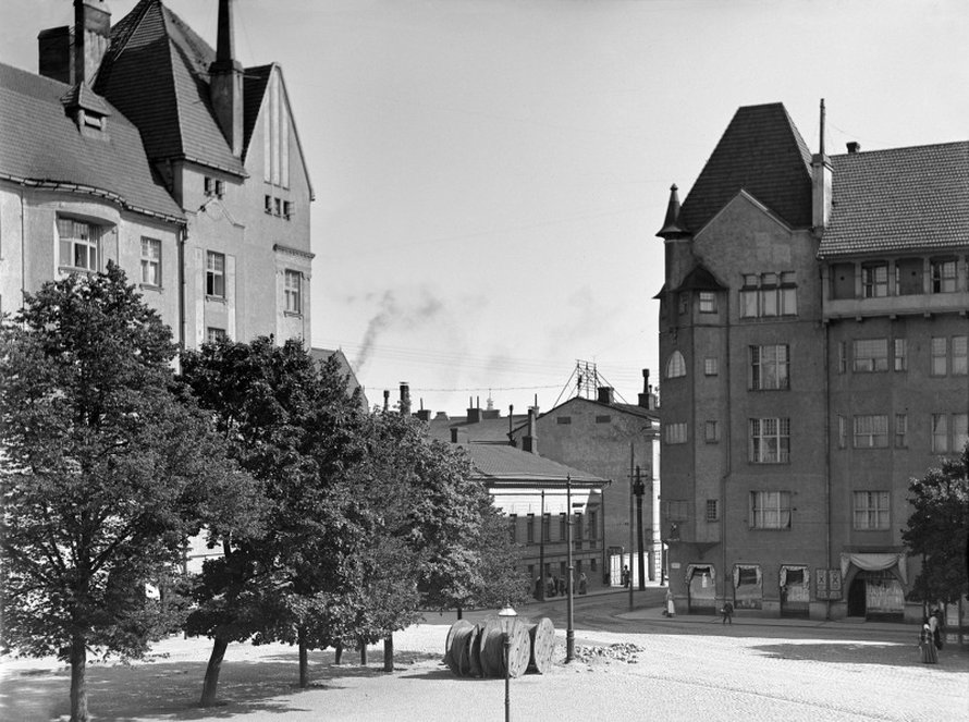 Kasarmitori, Fabianinkadun ja Pohjoisen makasiinikadun kulma.