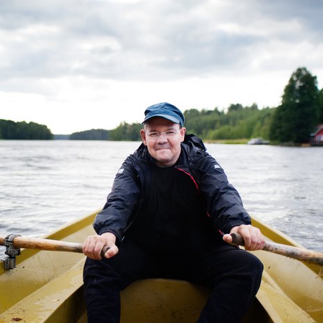 Markku Pietikäinen on 51-vuotias eläkkeellä oleva rajavartioaseman koiranohjaaja ja Rajavartioliiton pääluottamusmies. 