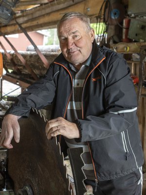 ”Eräs lääkäri arveli, että toipumiseni saattaa johtua lupsakasta luonteestani. Huumorin lahja onkin auttanut paljon”, Matti Siekkinen sanoo.