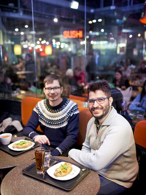 SPR:n ystäväpalvelu toi yhteen Mikon ja Noorin. Ensitapaaminen osui samalle päivälle, jolloin Noor sai perheensä Suomeen.